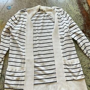 Cute white cardigan with black stripes. Pockets!